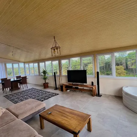 Jacuzzi With Forest View Apartment