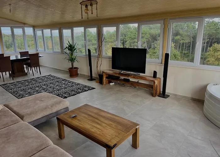 Jacuzzi With Forest View *